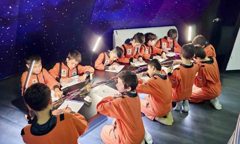 kagithanede cocuklar uzayin derinliklerini kesfediyor 81ff78cfb0fc |