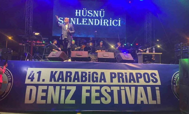 Karabiga’da Priapos Deniz Festivali’nde Hüsnü Şenlendirici ve Emre Fel rüzgarı esti 1 karabigada priapos deniz festivalinde husnu senlendirici ve emre fel ruzgari esti 7aa91d09f938 |