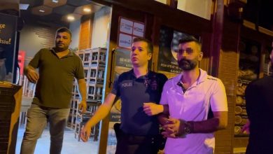 kavga ederken kendilerini ayirmak isteyen polise bicak ceken sahislar boyle etkisiz hale getirildi c68d076983d2 |