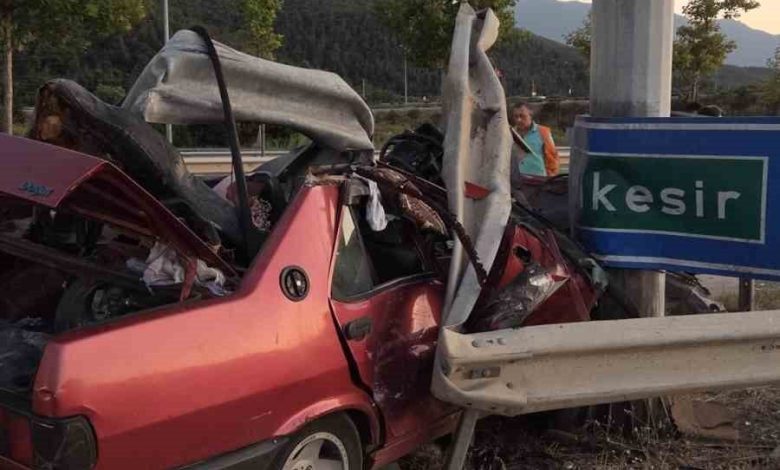 kestelde kontrolden cikan tofas otomobil bariyere girdi 1 olu 1533d044864f |