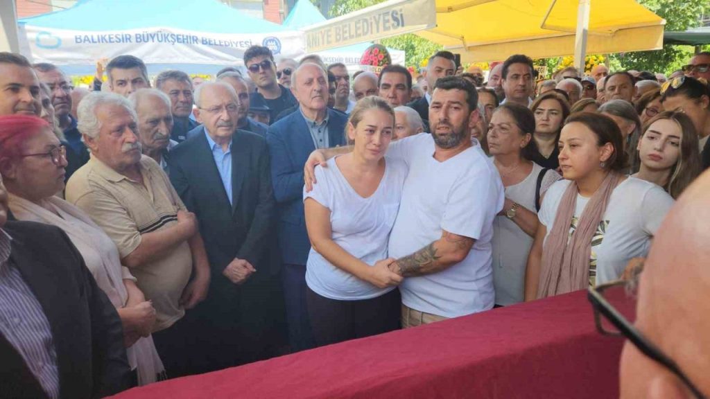 kilicdaroglunun ikiz kardesi adil kilicdaroglu son yolculuguna ugurlandi 15ccf455785a |