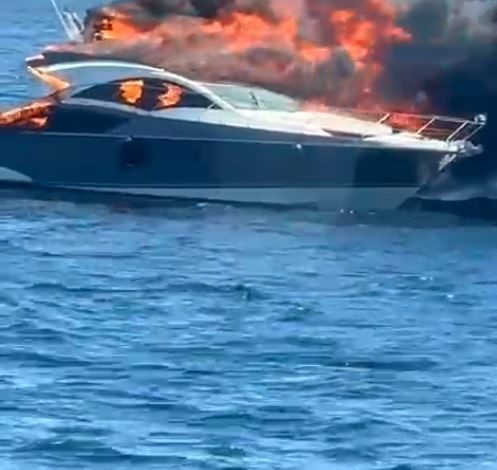 Kınalıada açıklarında korkutan yat yangını 1 kinaliada aciklarinda korkutan yat yangini a06f619b4546 |