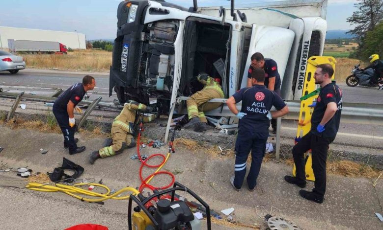 kontrolden cikan kamyon devrildi 1 agir yarali b7dab64294e9 |