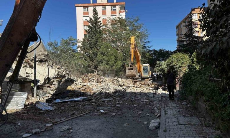 Maltepe’de faciadan dönüldü: 11 katlı bina yıkım sırasında çöktü 1 maltepede faciadan donuldu 11 katli bina yikim sirasinda coktu e92ce571955d |