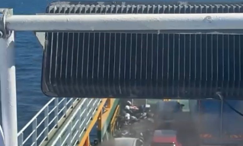 marmara adasi aciklarinda yangin cikam feribotta can pazari 200 yolcu tahliye ediliyor 4d690eff2e51 |