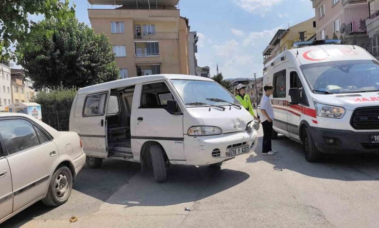 minibus ile motosiklet carpisti 2 yarali 03a013f9c692 |