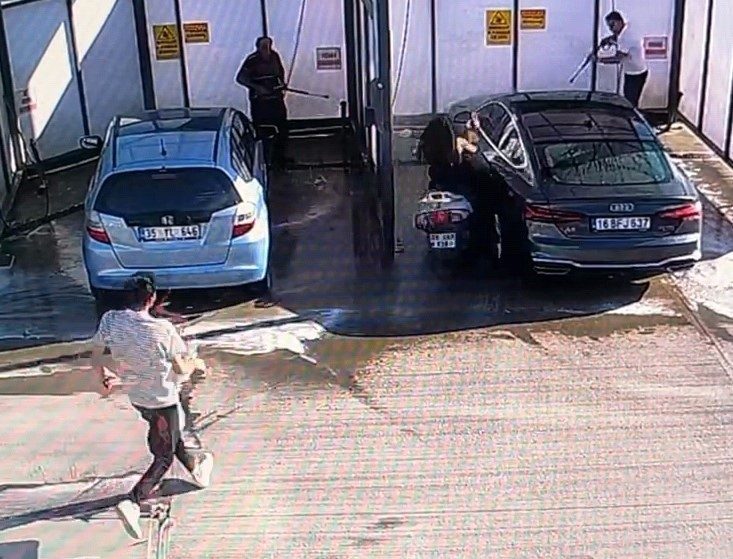 motosikletli genc kiz benzinlikte yikanan otomobile carpti yakit istasyonundaki kaza kamerada 243e106116a9 |