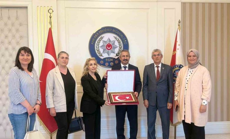 Muhabirler Derneği’nden Ankara İl Emniyet Müdürü Engin Dinç’e Ziyaret 1 muhabirler derneginden ankara il emniyet muduru engin dince ziyaret 89e77924a5e9 |