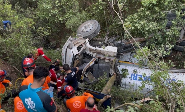 orman yanginini sondurmeye giden tanker ucuruma yuvarlandi 1 olu 2 yarali 79a7bc04ea66 |