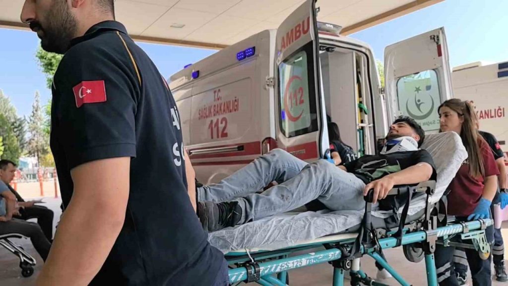 otomobil kontrolden cikti once direge sonra evin koruma tellerine carpti 1 yarali 287b2321b67f |