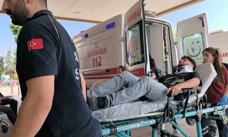 Otomobil kontrolden çıktı, önce direğe sonra evin koruma tellerine çarptı : 1 yaralı 1 otomobil kontrolden cikti once direge sonra evin koruma tellerine carpti 1 yarali 287b2321b67f |