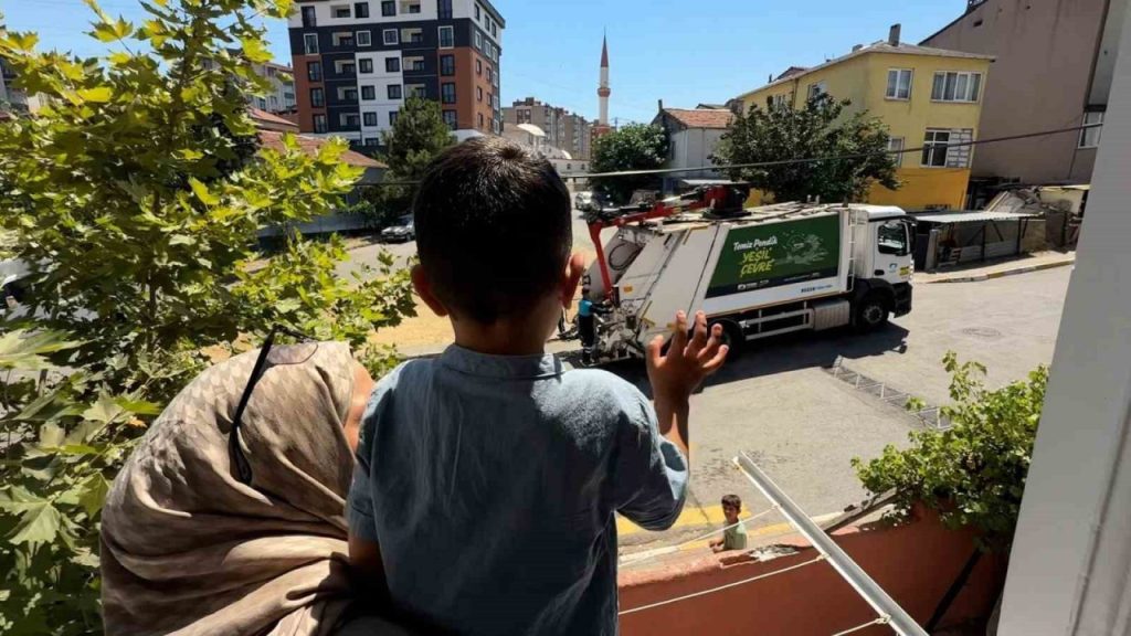 pendikte 3 yasindaki baran ile temizlik gorevlileri arasindaki dostluk yurekleri isitti 05df6d867f26 |