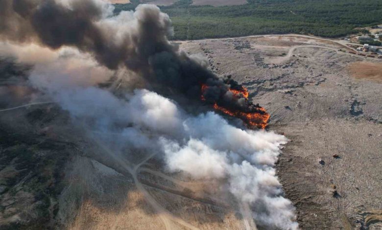 Silivri’de katı atık tesisindeki yangın havadan görüntülendi 1 silivride kati atik tesisindeki yangin havadan goruntulendi 5826cf89f49a |