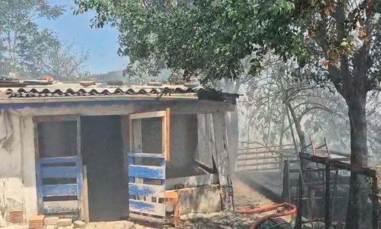 sultangazide cikan yanginda 2 gecekondu kullanilamaz hale geldi 61e4c147c885 |