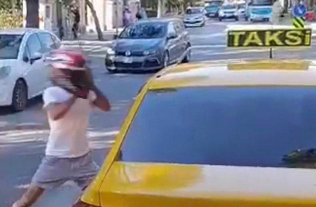 taksiciye saldirdi dayak yemekten zor kurtuldu o anlar kamerada d75125473064 |