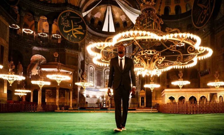 Tammy Abraham, Ayasofya Camii’ni ziyaret etti 1 tammy abraham ayasofya camiini ziyaret etti f4a0224294c3 |