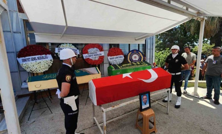 Trafik kazasında hayatını kaybeden polis ve ailesi toprağa verildi 1 trafik kazasinda hayatini kaybeden polis ve ailesi topraga verildi 0ee0f7d3dbf3 |