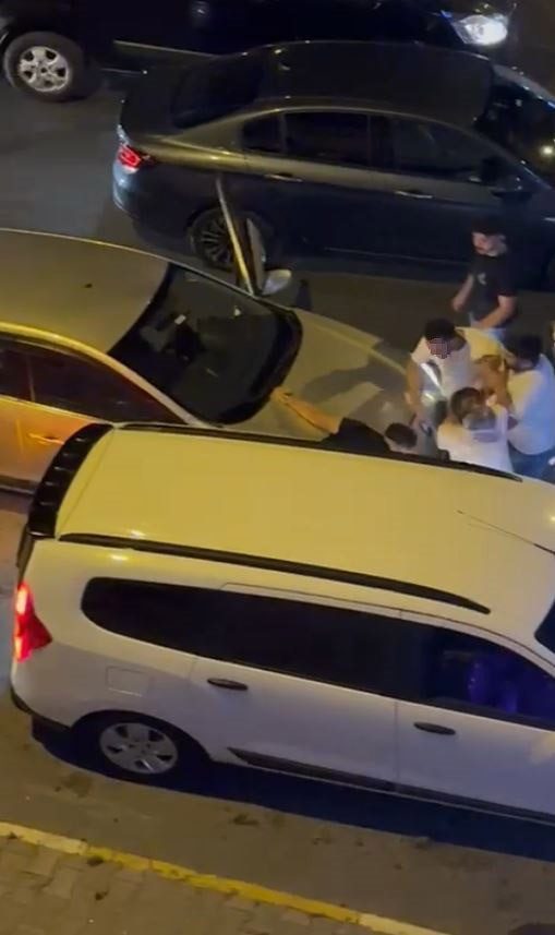 trafikte tartistigi surucuyu iki aracin arasina sikistirip darp etti a1a1cb31e1c1 |