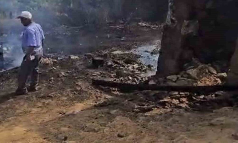 Tutuşan saman balyaları ile büyüyen alevlere itfaiye müdahale etti 1 tutusan saman balyalari ile buyuyen alevlere itfaiye mudahale etti f85d4cb58361 |