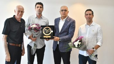 tvf baskani ustundagdan umut cakir ve mert karatopa plaket 867fba3325d6 |