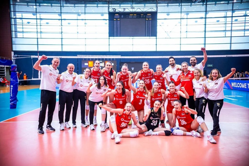 u19 milli kadin voleybol takimi yari finalde 781be864c933 |