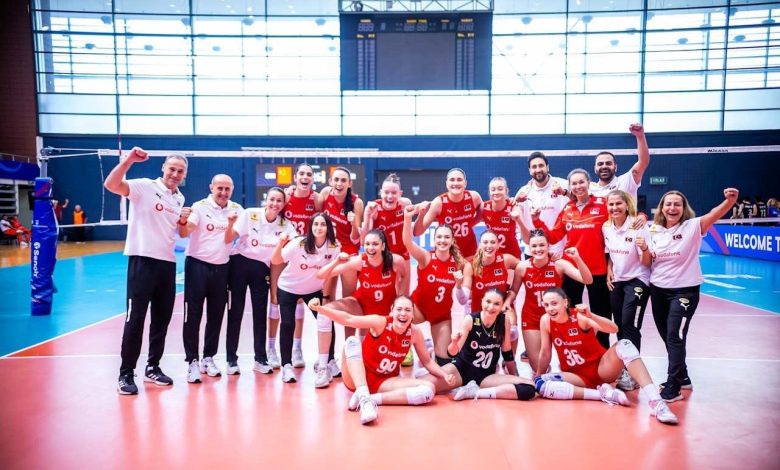 u19 milli kadin voleybol takimi yari finalde 781be864c933 |