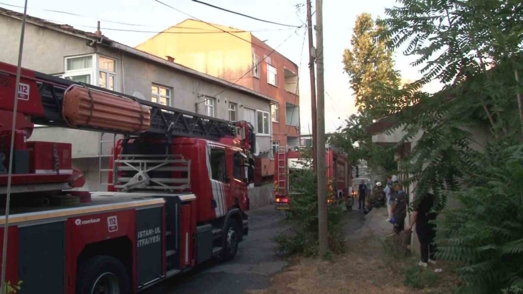 umraniyede 3 katli binanin catisinda korkutan yangin 0560eec1e8af |