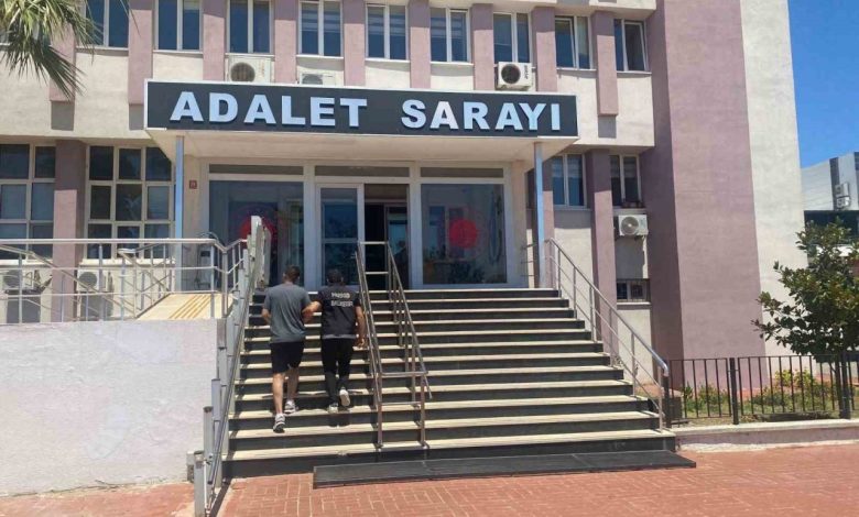 Uslanmayan uyuşturucu satıcısı 4 bin sentetik hapla yine yakalandı 1 uslanmayan uyusturucu saticisi 4 bin sentetik hapla yine yakalandi 7324b5da7076 |