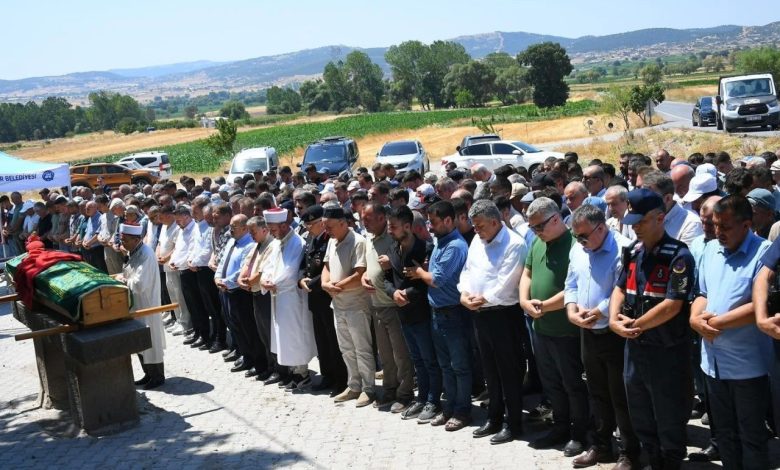 vali ustaoglu golette bogulan cocuklarin cenaze namazlarina katildi 9aeac78f5089 |