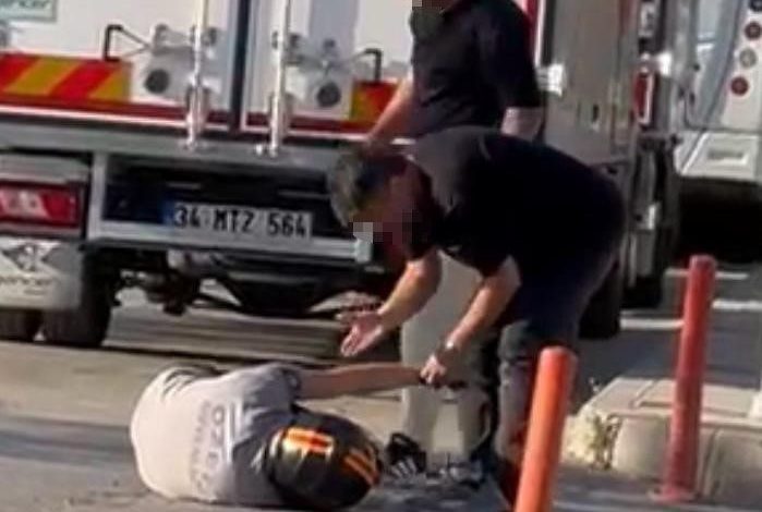 Yumrukların havada uçuştuğu kavgada motosikletli yerde tekmelendi 1 yumruklarin havada ucustugu kavgada motosikletli yerde tekmelendi 266527e2896a |