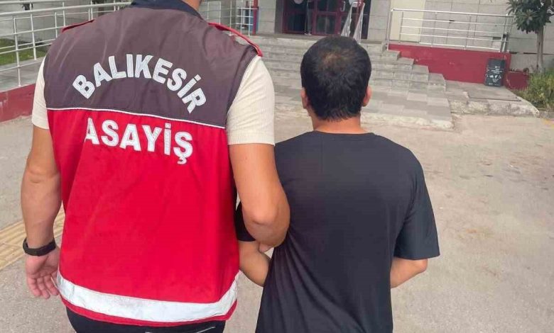22 yıl hapis cezasıyla aranan şahıs Balıkesir’de yakalandı 1 22 yil hapis cezasiyla aranan sahis balikesirde yakalandi 8fd08fd30999 |