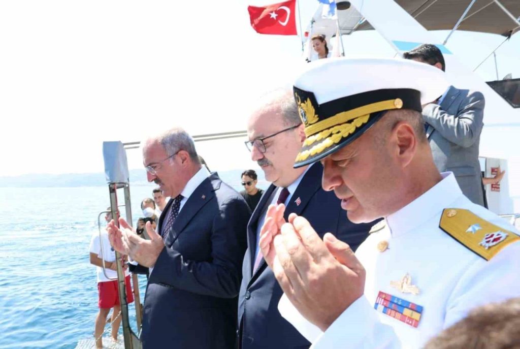 72 yil sonra sehit denizcilerimiz anisina dumlupinara saygi dalisi be6587638077 |