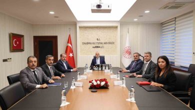 8 donem toplu sozlesme gorusmelerinde yeni gelisme hukumetin taban ayligina bin lira artis teklifi muzakere masasinda degerlendirildi 16b1f276879e |
