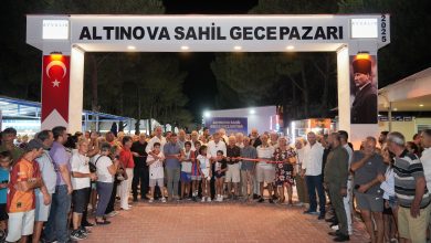 ALTINOVANIN CAZIBE MERKEZI SAHIL GECE PAZARI YENI YUZUYLE ACILDI. 1 |