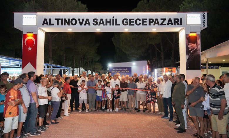 Altınova'nın Cazibe Merkezi: Sahil gece pazarı yeni yüzüyle açıldı... 1 ALTINOVANIN CAZIBE MERKEZI SAHIL GECE PAZARI YENI YUZUYLE ACILDI. 1 |