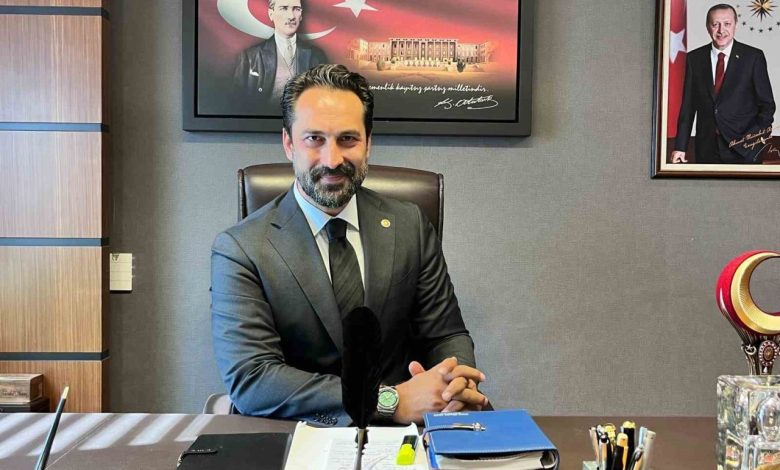 AK Parti MKYK Üyesi Arınç: "Komisyon, Türkiye’nin huzur iklimine geçişinde tarihi bir eşik" 1 ak parti mkyk uyesi arinc komisyon turkiyenin huzur iklimine gecisinde tarihi bir esik b5519cb8e6d2 |