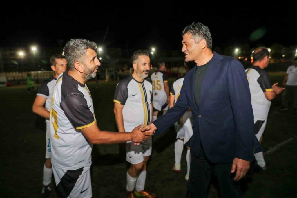 aliaga 13 eylul masterler futbol turnuvasi basladi 0d8d23625a6e |