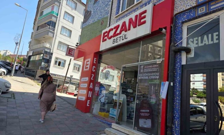 Ankara’da kontrolden çıkan otomobil eczaneye çarparak durabildi 1 ankarada kontrolden cikan otomobil eczaneye carparak durabildi 8a4068a0b349 |