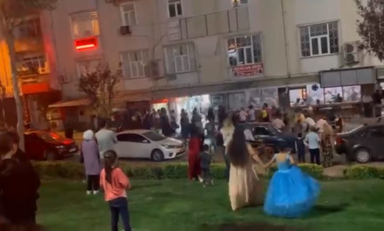 arnavutkoyde dugun cikisi sopali ve tekmeli yumruklu kavga 96e8809234a8 |