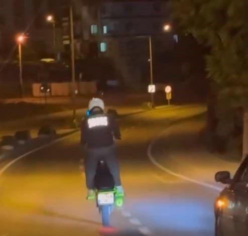 Arnavutköy’de motosikletle tehlikeli hareketler yapan sürücüye 3 bin 160 TL ceza 1 arnavutkoyde motosikletle tehlikeli hareketler yapan surucuye 3 bin 160 tl ceza aa746ece625f |