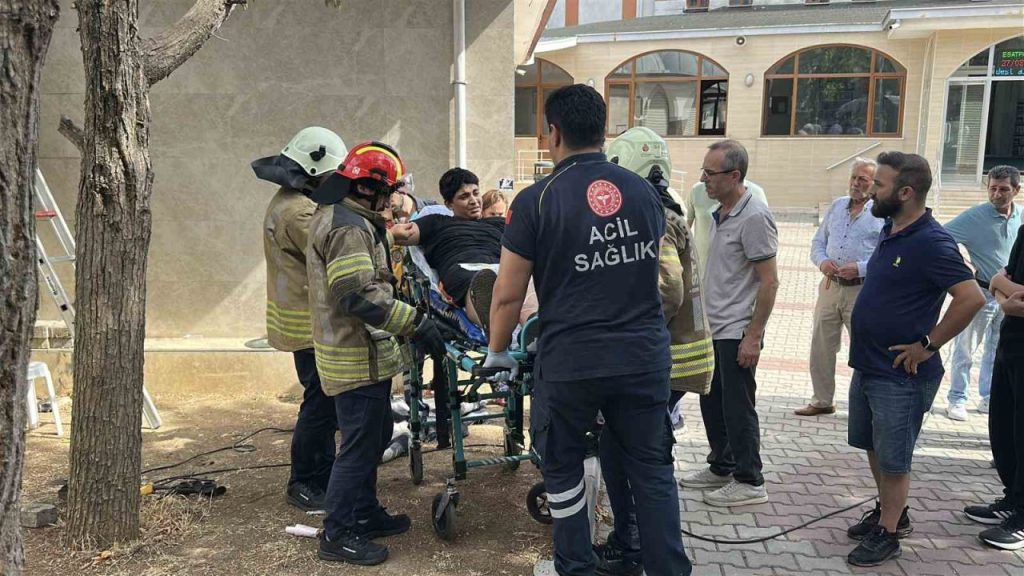 atasehirde bir cocuk koluna saplanan demirle hastaneye kaldirildi d960e970bc31 |