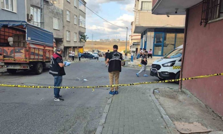 Avcılar’da "yan baktın" kavgası: 1 ölü 1 avcilarda yan baktin kavgasi 1 olu 7358a04fe5f9 |