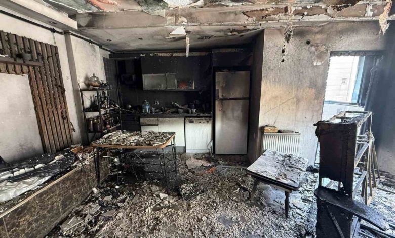 Avcılar’da yangın paniği 1 avcilarda yangin panigi dea7aaea43dd |