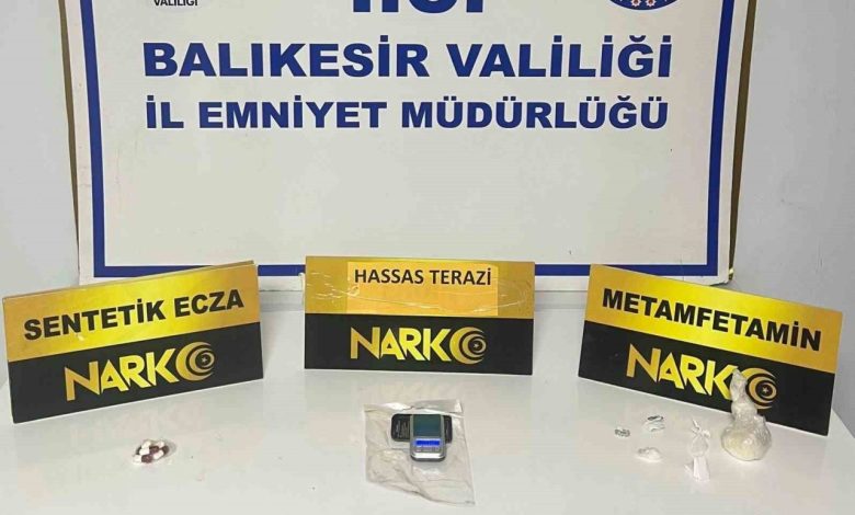 ayvalikta narkotik ekibinden supheli araca operasyon 75fc5425b3ef |