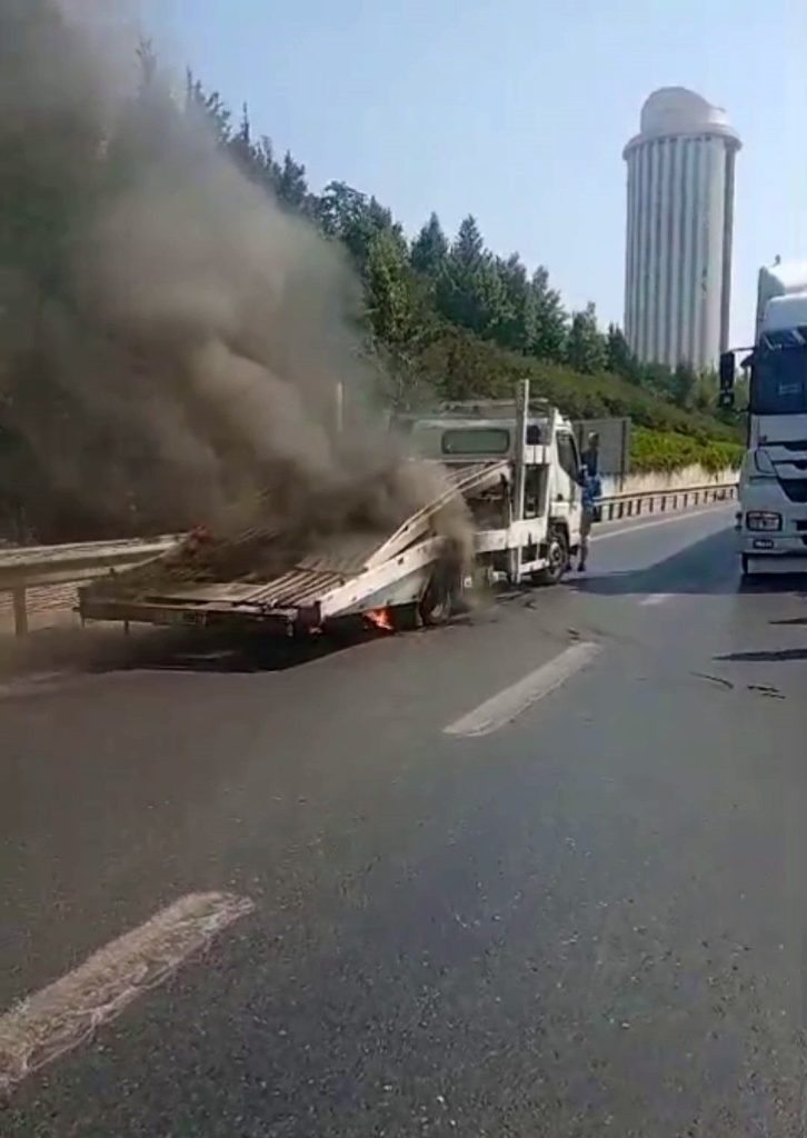 bagcilar tem otoyolunda cekici yangini alevler suruculerin mudahalesiyle sonduruldu cb5ba2cfa11a |