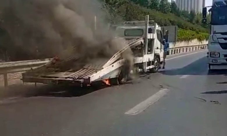 Bağcılar TEM Otoyolu’nda çekici yangını: Alevler sürücülerin müdahalesiyle söndürüldü 1 bagcilar tem otoyolunda cekici yangini alevler suruculerin mudahalesiyle sonduruldu cb5ba2cfa11a |