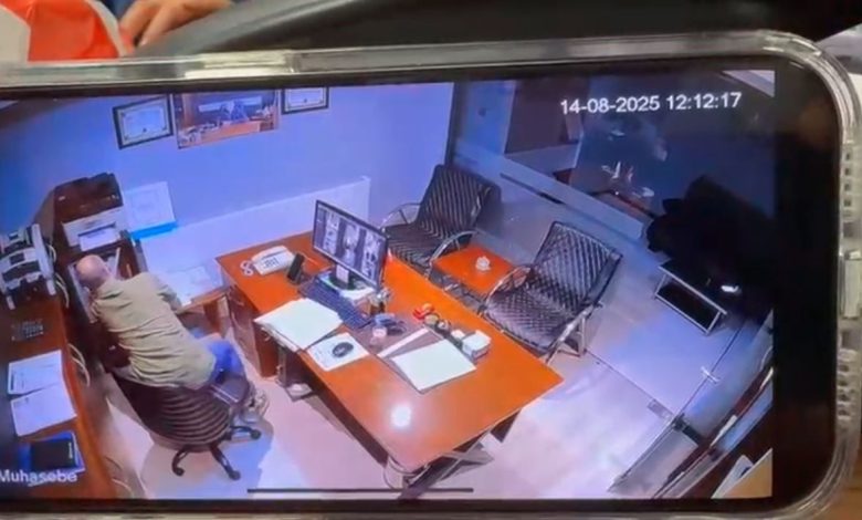 bagcilarda bir muhasebeci calistigi oto galeriden 70 bin dolar calarak ortadan kayboldu afcbf68e1524 |