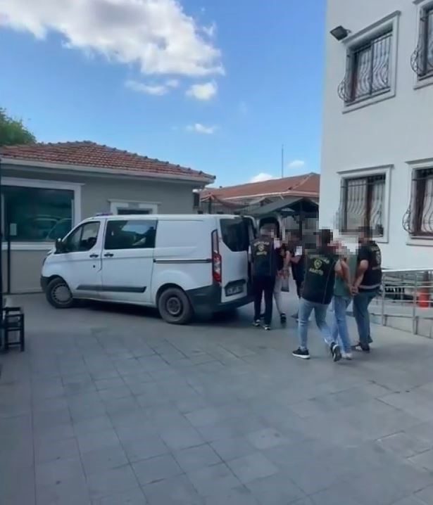 bagcilarda is yerine silahla ates acan supheliler yakalandi 0fdd162fe156 |