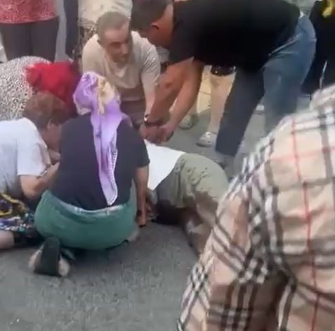 bagcilarda kadini bicaklayan sahsi vatandaslar linc etti 26b53c621dab |