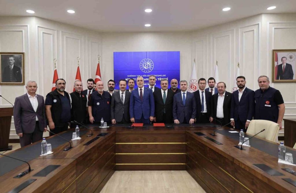 bakan isikhan 11 hizmet kolunun tamaminda imzalarimizi attik bcde454fd4d0 |